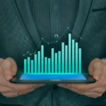 Gráficos de mercado financeiro e inteligência artificial exibidos em um tablet moderno