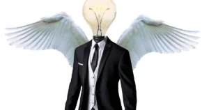 Empresário analisando contratos e finanças corporativas no escritório